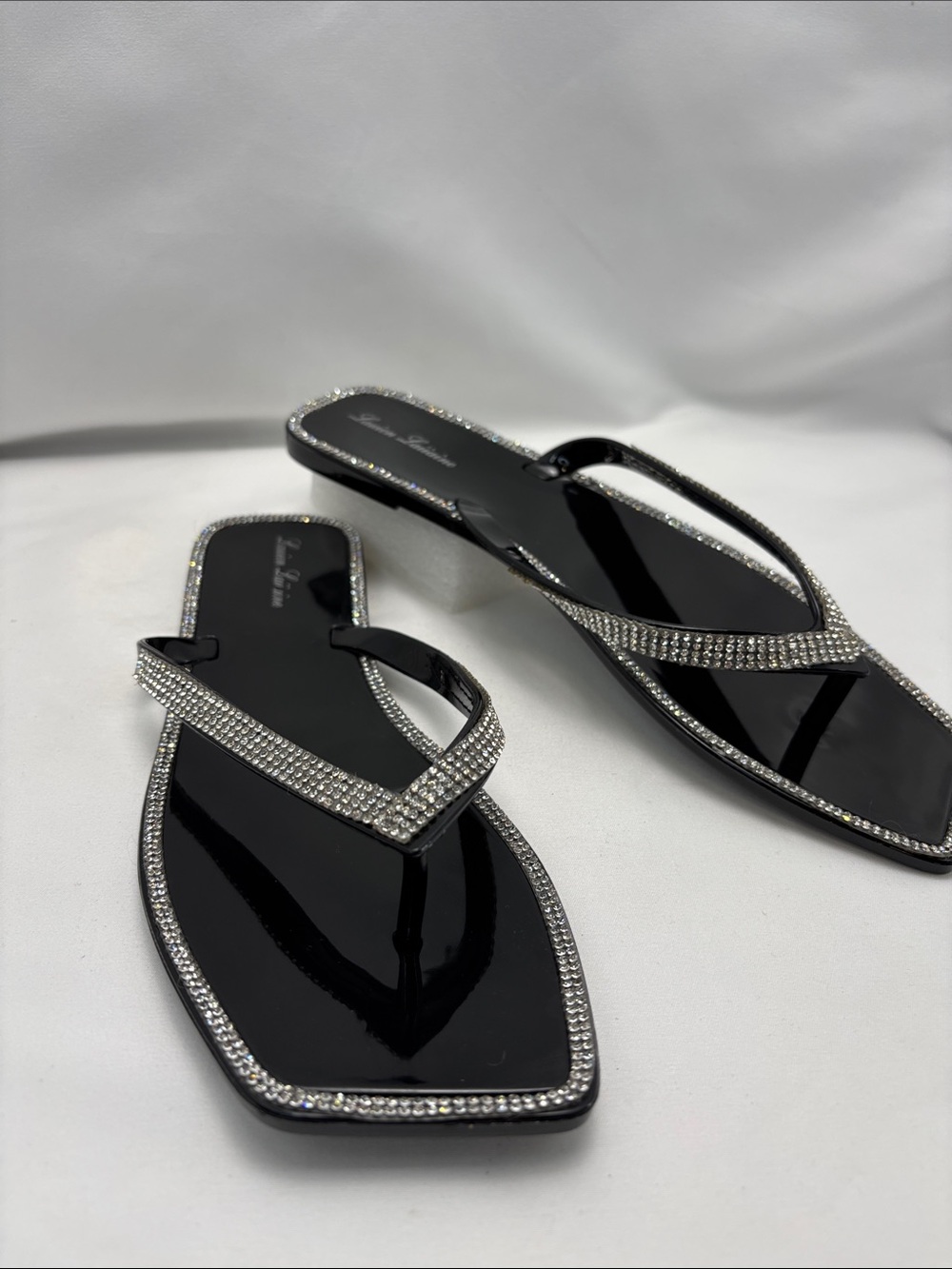 Lauien Lauiine Women’s 9.5 Black Rhinestone Trim Flip Flop Sandals‎ OBO #340